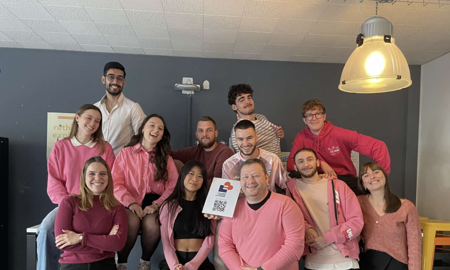 étudiants en rose pour le pink day